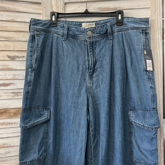 Women's Blue Cargo Jeans - Picture 2 of 7